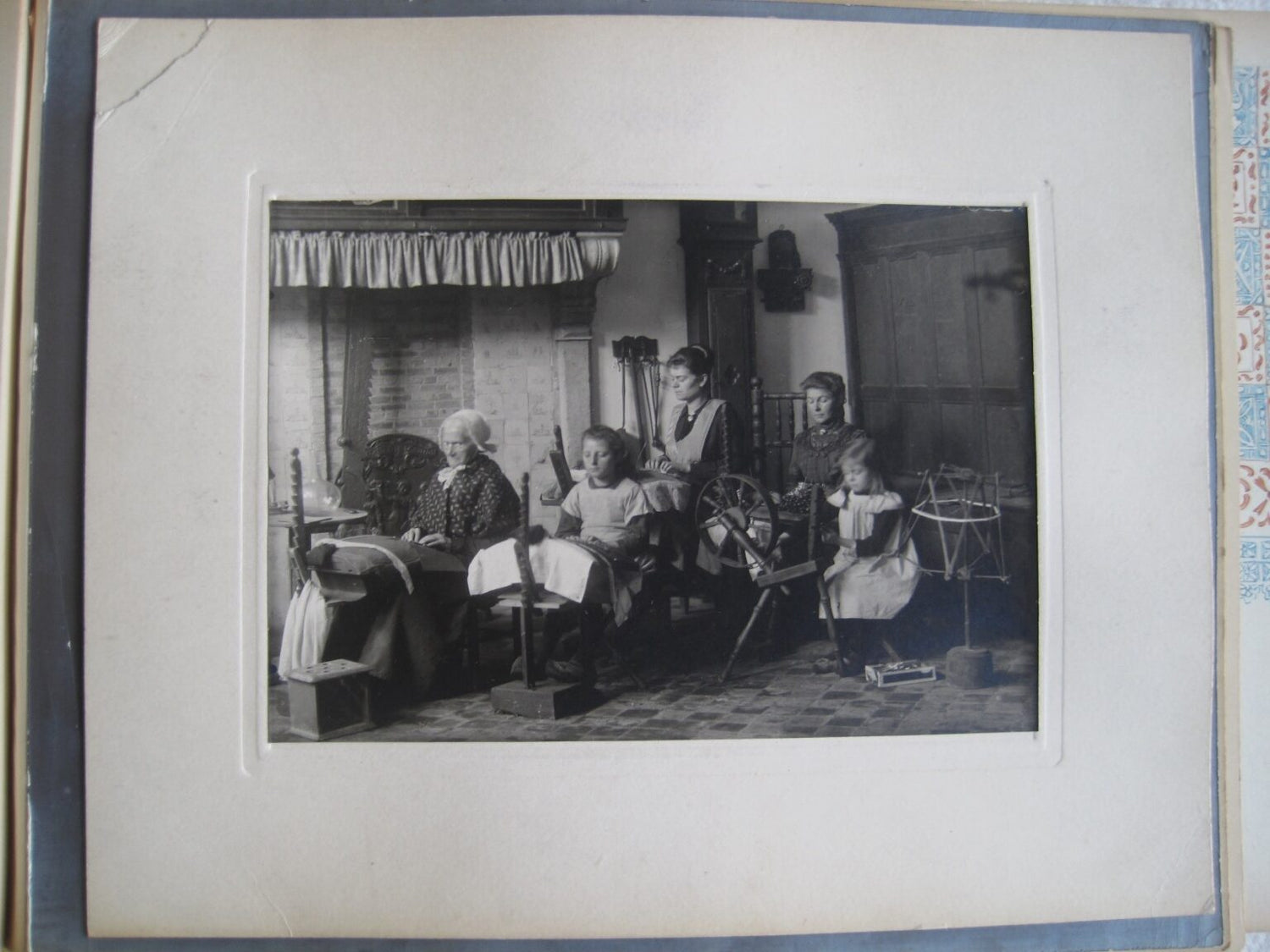 In an album compiled by Baroness Josse Allard, née Marie-Antoinette Calley Saint-Paul de Sinçay (1881-1977) between 1915 and 1919, a photograph depicts three generations of Belgian lacemakers working together at the beginning of the twentieth century, yet it might also be a staged montage. Belgium, Brussels, Art & History Museum. Photo: author.